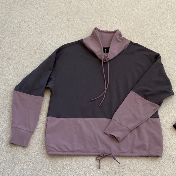 Athleta Hermosa Two-Tone Athleisure Set - Picture 10 of 15